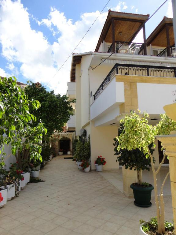 Montes Apartments & Studios Alykanas  Exterior foto